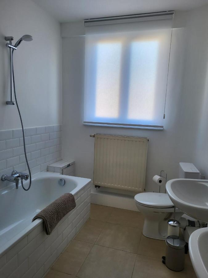 Brussels Bed & Blockchain Private Rooms With Shared Bathroom Etterbeek 외부 사진