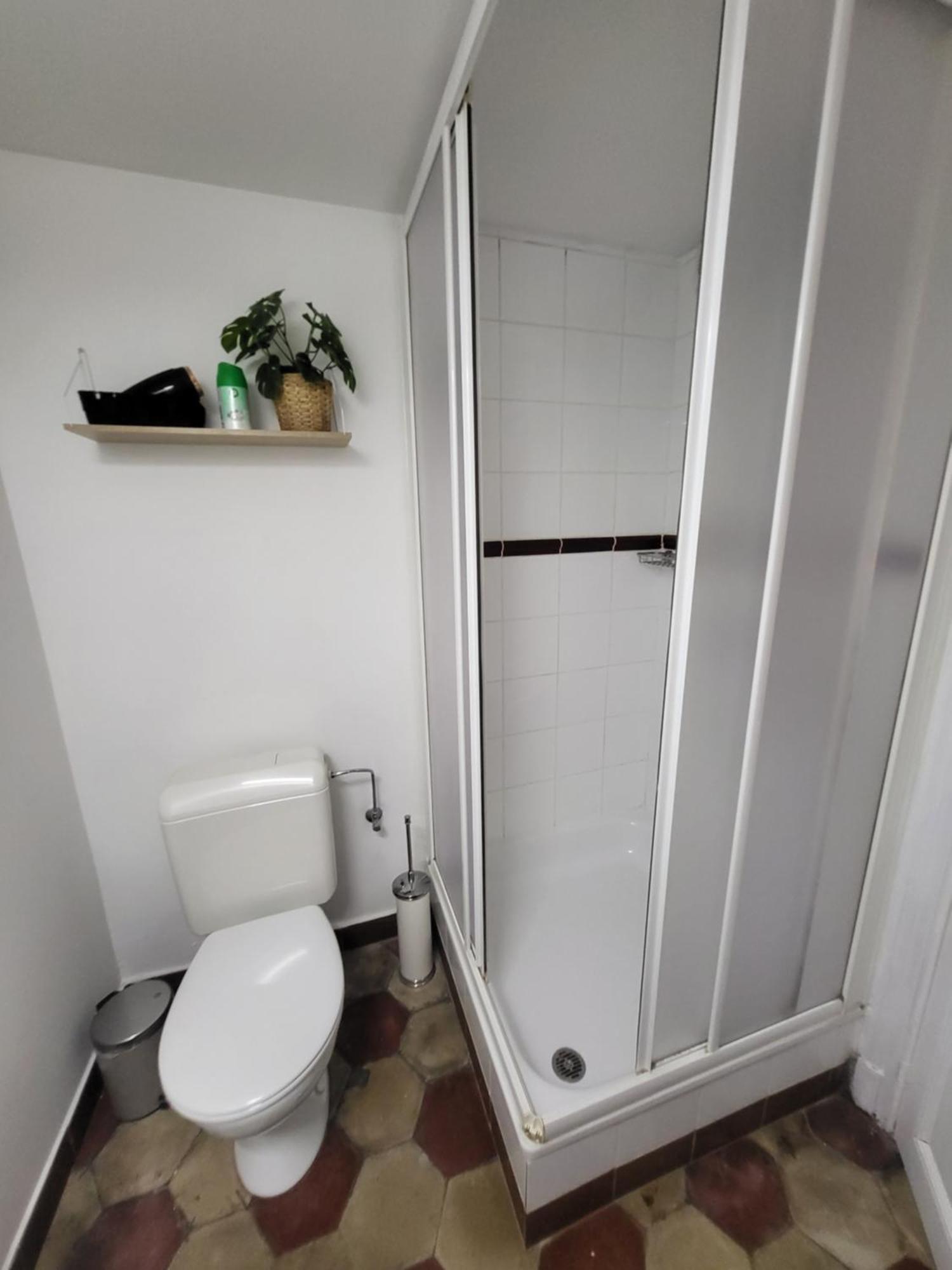 Brussels Bed & Blockchain Private Rooms With Shared Bathroom Etterbeek 객실 사진