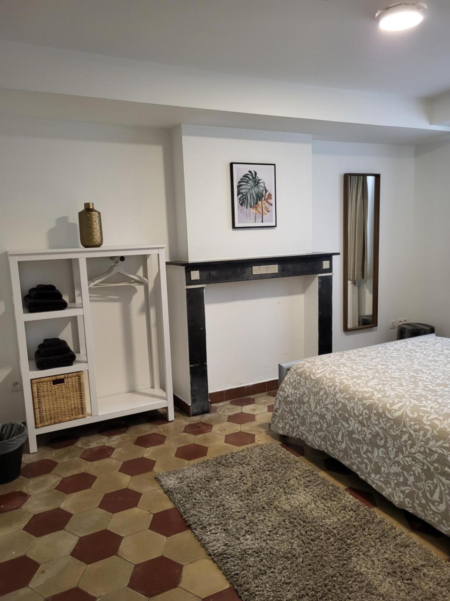 Brussels Bed & Blockchain Private Rooms With Shared Bathroom Etterbeek 객실 사진
